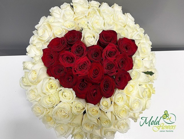 101 trandafir alb-roșu cu inimă în cutie 2 (la comanda, 5 zile) foto